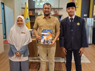 Wakil Ketua DPRD Kota Medan, Hadi Suhendra, menitipkan pesan penting kepada dua santri asal Medan yang menempuh pendidikan di Sumatera Barat.