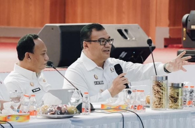 Bupati Deli Serdang, dr H Asri Ludin Tambunan