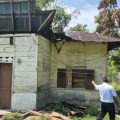 Sebanyak 46 kepala keluarga (KK) korban angin puting beliung di Kabupaten Toba, Sumatera Utara, menerima bantuan dari PT Indonesia Asahan Aluminium (Persero) atau INALUM.