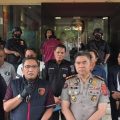 Polda Sumatera Utara menangkap dua pria berinisial DAC (22) dan AAL (20) yang diduga terlibat dalam penembakan hingga menewaskan Donny alias Donny Pacek di Kecamatan Tanjung Morawa, Kabupaten Deli Serdang, Minggu (18/10/2026) malam.