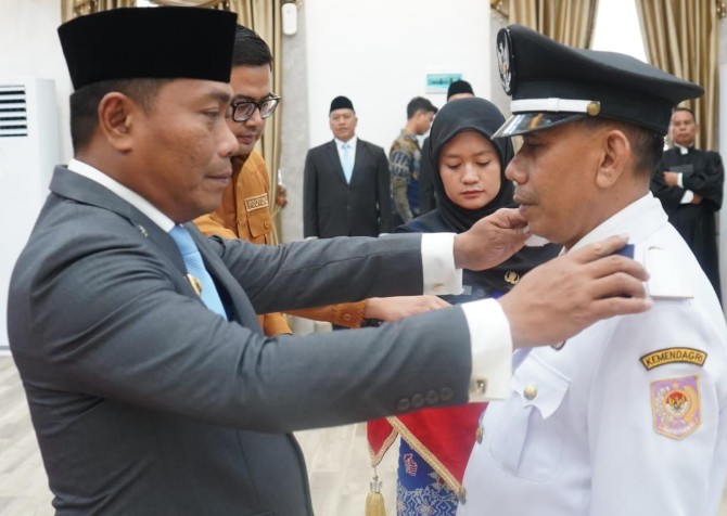 Wakil Bupati Deli Serdang, Lom Lom Suwondo, melantik 54 pejabat di lingkungan Pemerintah Kabupaten (Pemkab) Deli Serdang, Kamis (22/10/2026).