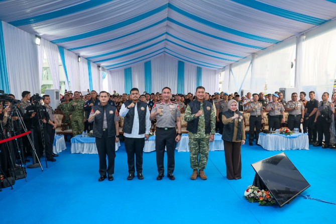 Kebijakan Gubernur Sumatera Utara Bobby Afif Nasution melarang aparatur sipil negara (ASN) menggunakan rokok elektrik atau vape mendapat perhatian di tengah upaya pencegahan penyalahgunaan narkotika.