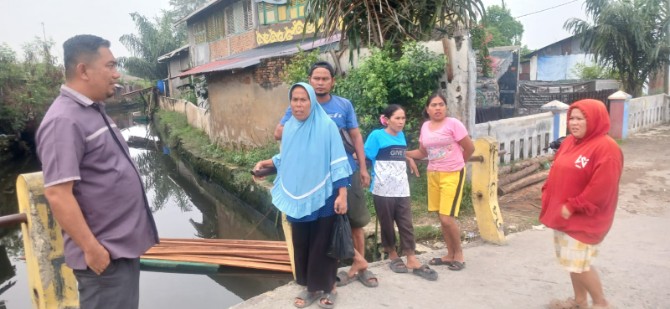 Kemunculan sedikitnya delapan ekor buaya muara di perairan Siombak hingga Paloh Gayor memicu keresahan warga. Anggota Komisi IV DPRD Medan, Zulham Efendi, mendesak Pemko Medan segera menyiapkan solusi konkret sebelum satwa liar itu menimbulkan korban.