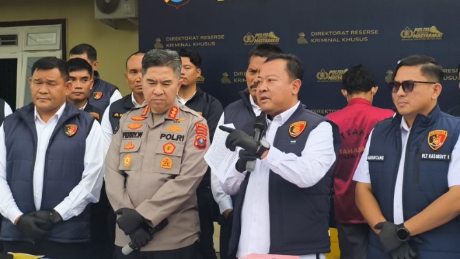 Sebanyak 72.519,3 liter bahan bakar minyak (BBM) tercatat dalam pengungkapan lima kasus dugaan penyalahgunaan pengangkutan dan niaga BBM oleh Polda Sumatera Utara bersama Polres jajaran.