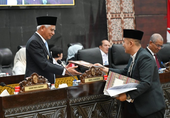 Wakil Gubernur Sumut Surya menyambut baik pembahasan revisi perda tersebut dalam Rapat Paripurna DPRD Sumut di Gedung DPRD Sumut, Medan, Rabu (28/10/2026).