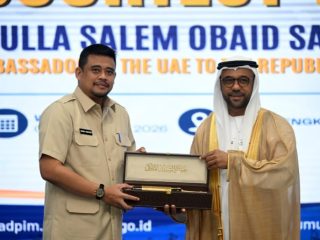 Bobby Nasution saat menerima Duta Besar UEA untuk Republik Indonesia Abdulla Salem Aldhaheri di Aula Tengku Rizal Nurdin, Rumah Dinas Gubernur Sumut, Jalan Sudirman, Medan, Rabu (28/10/2026).