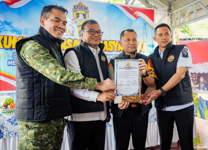 Pemerintah Kabupaten Deli Serdang, Polrestabes Medan, TNI, dan masyarakat mendeklarasikan perlawanan terhadap penyalahgunaan dan peredaran narkoba di kawasan Jermal, Desa Amplas, Kecamatan Percut Sei Tuan, Rabu (28/10/2026).