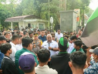 Aksi damai di Kantor Bupati Deli Serdang, Rabu (28/10/2026).