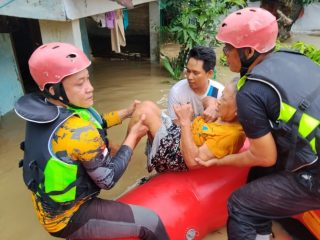 Wali Kota Medan Rico Tri Putra Bayu Waas mengerahkan BPBD dan Dinas Pemadam Kebakaran dan Penyelamatan (Damkarmat) untuk menangani banjir yang merendam sejumlah wilayah sejak Rabu malam (28/10/2026).