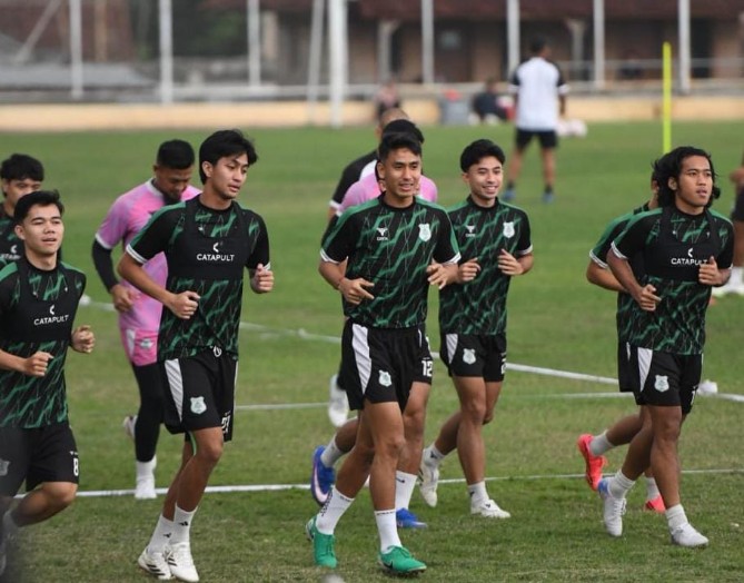 Skuad PSMS Medan melakukan latihan melakukan persiapan menghadapi PSGC Ciamis dalam lanjutan Liga 2 di Stadion Galuh, Ciamis, Sabtu (31/10/2026). Foto; IST