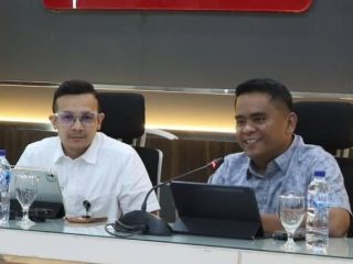 Kepala Bapenda Kota Medan M Agha Novrian bersama tim ahli dari USU. Foto; IST