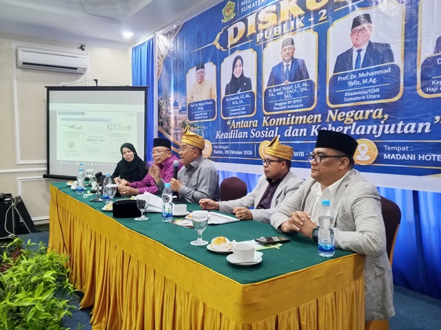 Ketua PW ISMI Sumut Prof. Nispul Khori (dua dari kiri), Anggota BPKH, Amri Yusuf (tengah), Kanwil Kemenhaj Sumut Zulkifli Sitorus (dua dari kanan) dan Prof. Muhammad Yafiz, dalam diskusi ISMI Sumut, Kamis (29/10/2026).(kaldera/HO)